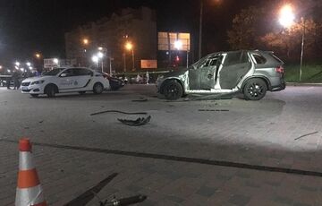 В Ивано-Франковске из гранатомета расстреляли внедорожник В Ивано-Франковске из гранатомета расстреляли внедорожник
