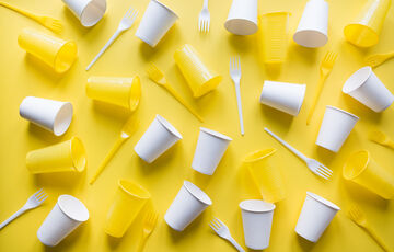 Не делайте так: медики объяснили, почему нельзя пить из бумажных стаканчиков Не делайте так: медики объяснили, почему нельзя пить из бумажных стаканчиков