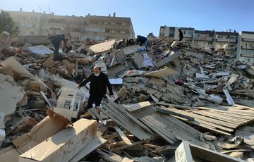 Число погибших из-за землетрясения в Турции превысило 900 человек