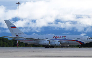 Российская делегация улетела на Аляску на известном ”кокаиновом” самолете