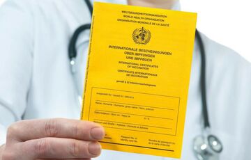 Понад 70 українських лікарів можуть потрапити до в'язниці через підробку сертифікатів про вакцинацію