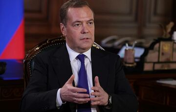 Медведеву понравилось скандальное предложение Маска: миллиардеру пообещали звание офицера 