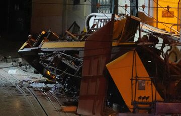 До 17 выросло число погибших в результате аварии с фуникулером в Лиссабоне До 17 выросло число погибших в результате аварии с фуникулером в Лиссабоне