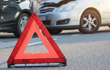 Водитель микроавтобуса крушил автомобили под Киевом - ВИДЕО