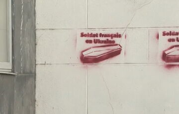 У Парижі затримано громадян Молдови, які малювали графіті з трунами французьких солдатів в Україні У Парижі затримано громадян Молдови, які малювали графіті з трунами французьких солдатів в Україні
