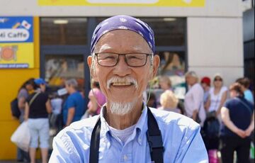 Японскому волонтеру Фуминори Цучико продлили разрешение на пребывание в Украине