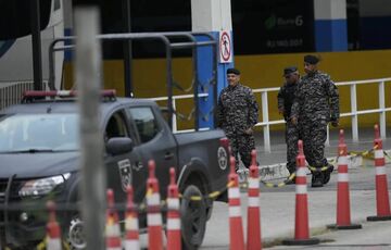 В Рио-де-Жанейро злоумышленник захватил автобус с пассажирами В Рио-де-Жанейро злоумышленник захватил автобус с пассажирами