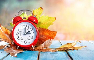 Україна переходить на зимовий час: що потрібно знати