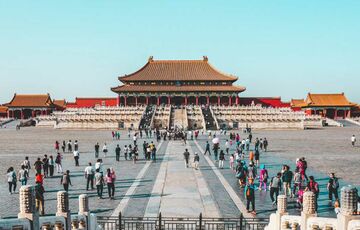 У Китаї вперше за три роки відновлюють видачу всіх типів віз