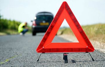 В Карпатах перевернулся автобус с туристами В Карпатах перевернулся автобус с туристами