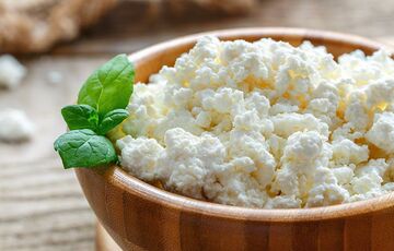 Шкода сиру для організму: кому його не можна їсти