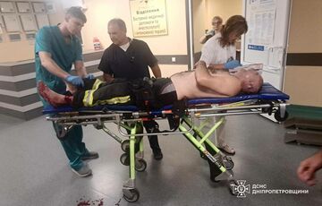 В Никополе россияне ударили по фуре, а потом атаковали спасателей, которые тушили пожар