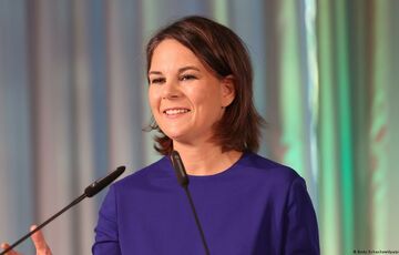  ”Жестокий подрыв цивилизации”: Бербок раскритиковала удары РФ по украинской энергетической инфраструктуре 