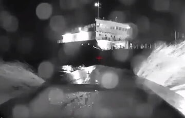 З'явилися кадри удару дрона по російському танкеру Sig: відео З'явилися кадри удару дрона по російському танкеру Sig: відео