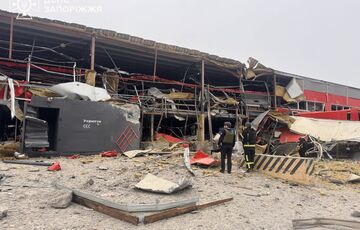 Россияне атаковали терминал ”Новой почты” в Запорожье: пострадали 8 человек