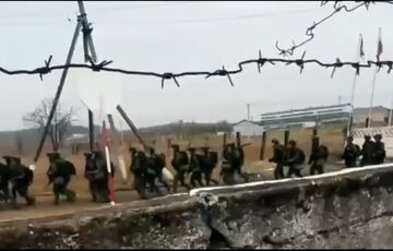 В сети уже появились кадры с военными КНДР, которые тренируются в России В сети уже появились кадры с военными КНДР, которые тренируются в России