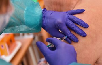 Польща почне вакцинувати українських заробітчан, - ЗМІ Польща почне вакцинувати українських заробітчан, - ЗМІ