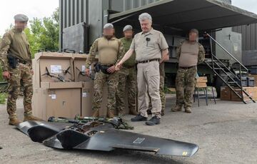 Порошенка висміяли після того, як він переплутав український дрон із російським трофеєм з-під Покровська