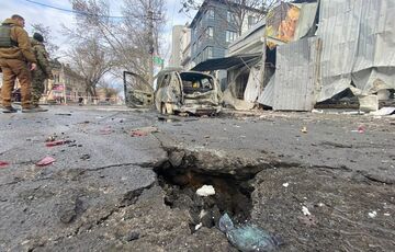 Оккупанты в Херсоне ударили по жилому дому в Херсонской области: три женщины получили ранение 