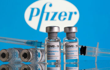 У США заявили, що Pfizer приховувала дані про шкоду здоров'ю своєї вакцини від COVID-19 У США заявили, що Pfizer приховувала дані про шкоду здоров'ю своєї вакцини від COVID-19