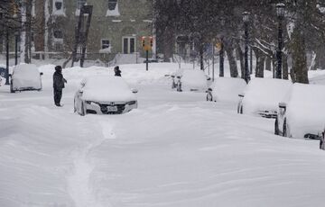 Жителів Київської області попередили про негоду: на регіон йдуть сильні снігопади та вітер