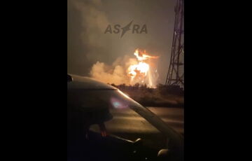 Мощные взрывы гремели на российском аэродроме Морозовск после атаки дронов: видео