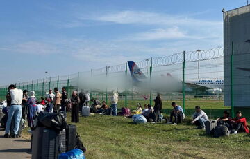 На території московського аеропорту вперше впали уламки безпілотника: фото