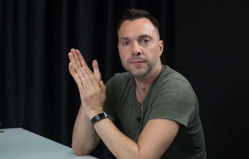 Арестович знову потрапив у скандал через критику гасла ”Слава Україні!”