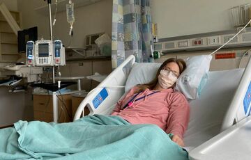 В США женщина подала в суд на АstraZeneca - она получила инвалидность из-за клинических испытаний вакцины