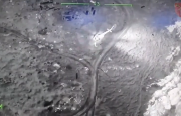 На Змеином ВСУ подбили российский десантный вертолет: видео 