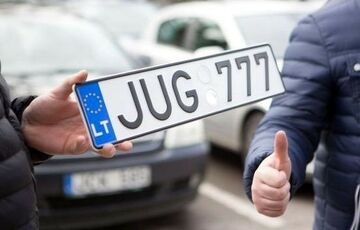 Зеленский подписал законы о льготном растомаживании автомобилей с европейскими номерами Зеленский подписал законы о льготном растомаживании автомобилей с европейскими номерами