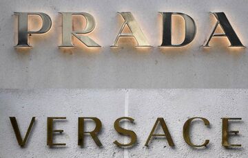 Prada заключила сделку о покупке конкурента - Versace