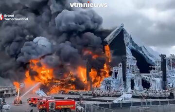 Головна сцена Tomorrowland повністю згоріла за два дні до початку фестивалю Головна сцена Tomorrowland повністю згоріла за два дні до початку фестивалю