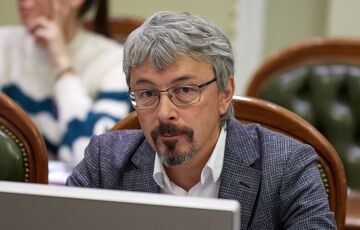 У Мінкульті розповіли, як каратимуть артистів за мовчання про війну У Мінкульті розповіли, як каратимуть артистів за мовчання про війну