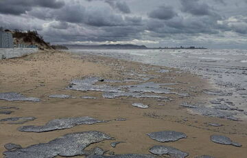 Российский мазут добрался до Крыма, оккупанты объявили ЧС Российский мазут добрался до Крыма, оккупанты объявили ЧС