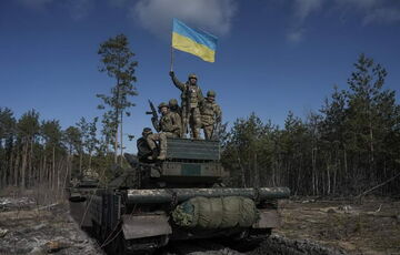 Під Бахмутом ЗСУ перехопили ініціативу та ведуть наступ широким фронтом Під Бахмутом ЗСУ перехопили ініціативу та ведуть наступ широким фронтом