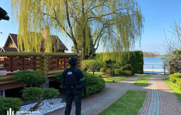 У родичів Медведчука та Козака пройшли нові обшуки: вилучили картини та антикваріат У родичів Медведчука та Козака пройшли нові обшуки: вилучили картини та антикваріат