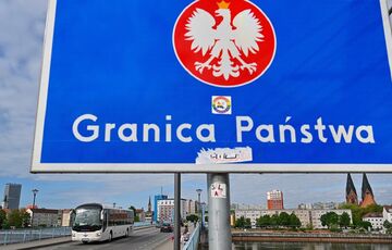 Польща також закрила свої кордони для авто із номерами РФ