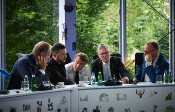 О чем Зеленский, Макрон, Стармер, Туск и Мерц говорили с Трампом по телефону: детали О чем Зеленский, Макрон, Стармер, Туск и Мерц говорили с Трампом по телефону: детали