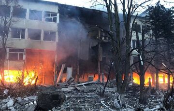 Окупанти обстріляли Запоріжжя: частина міста без світла, пошкоджено дві школи Окупанти обстріляли Запоріжжя: частина міста без світла, пошкоджено дві школи