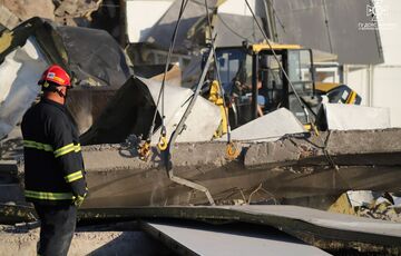 Рятувальники показали наслідки ракетного удару по Луцьку: троє людей загинули