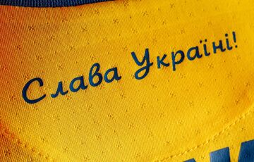 Скандал з УЄФА: слогани на формі збірної України зроблять футбольними символами Скандал з УЄФА: слогани на формі збірної України зроблять футбольними символами