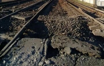 В Мелітополі партизани підірвали потяг з російським паливом і боєприпасами В Мелітополі партизани підірвали потяг з російським паливом і боєприпасами