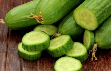 В Украине стремительно дорожают огурцы: озвучена причина