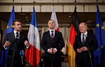 СМИ: Дуда, Шольц и Макрон в Париже обсудят гарантии безопасности Украины 