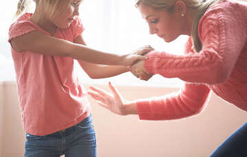 Бити дітей не можна: в Шотландії заборонили використовувати фізичну силу при вихованні