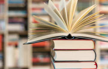 ЦНС: россияне на захваченных территориях уничтожают украинские книги  ЦНС: россияне на захваченных территориях уничтожают украинские книги