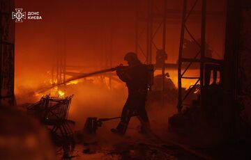 У Києві 2 особи постраждали внаслідок нічної атаки на Святошинський район: фото