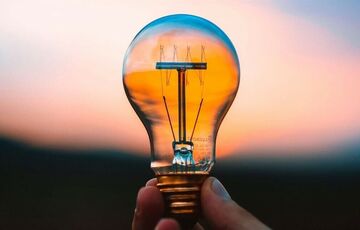 В Укрэнерго объяснили, почему отключения света стали продолжительнее