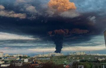 Опубликованы спутниковые снимки сгоревшей после удара дронами нефтебазы в Севастополе